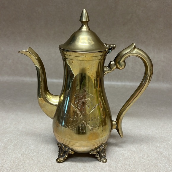 Vintage brass teapot and cups, Saudi Arabia - Picture 2 of 10